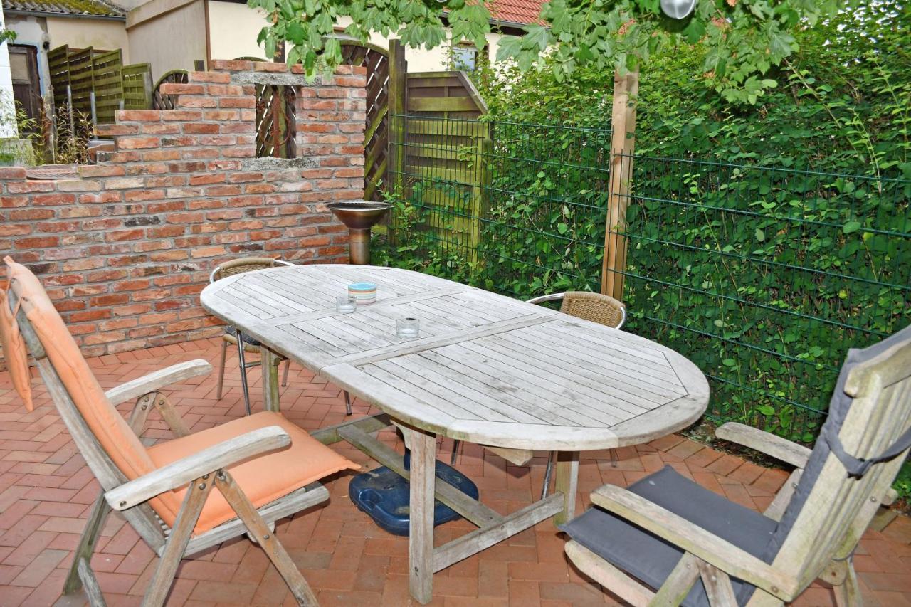 Ferienwohnungen Im Gutshaus Gnies ภายนอก รูปภาพ