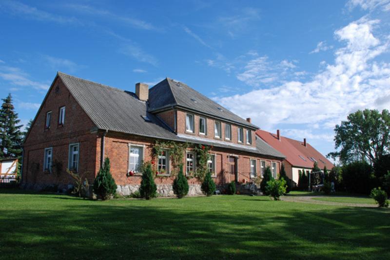 Ferienwohnungen Im Gutshaus Gnies ภายนอก รูปภาพ
