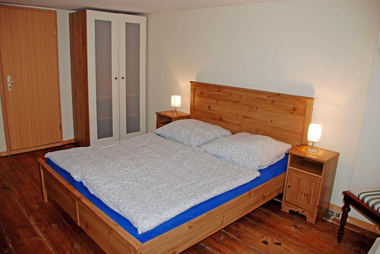 Ferienwohnungen Im Gutshaus Gnies ภายนอก รูปภาพ