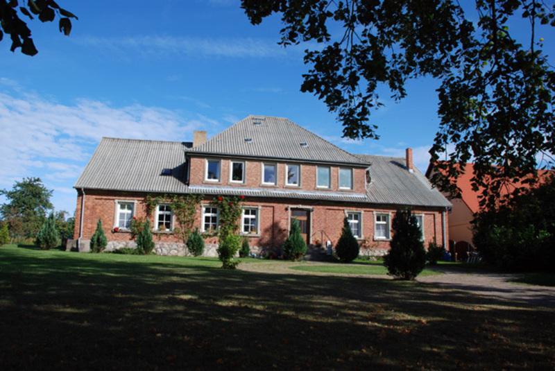 Ferienwohnungen Im Gutshaus Gnies ภายนอก รูปภาพ