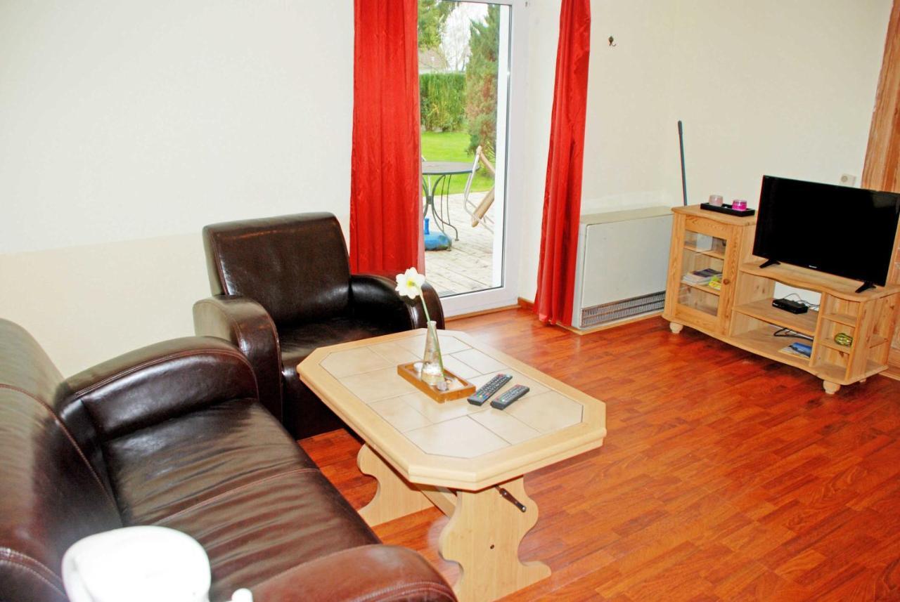 Ferienwohnungen Im Gutshaus Gnies ภายนอก รูปภาพ