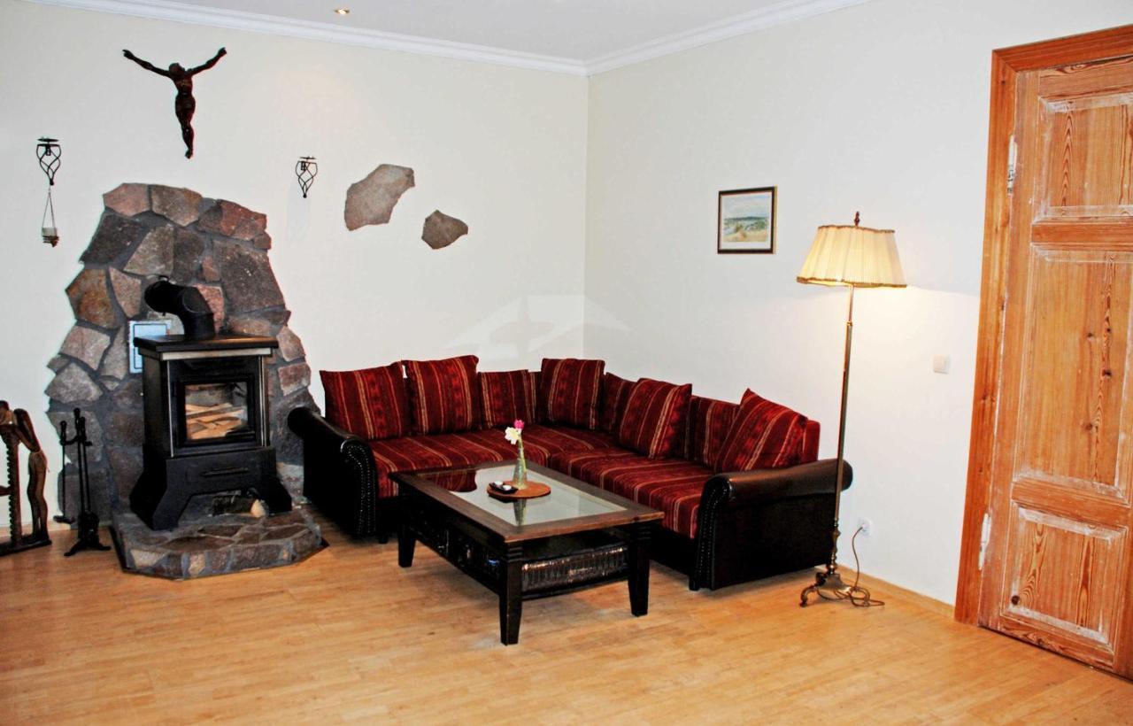 Ferienwohnungen Im Gutshaus Gnies ภายนอก รูปภาพ