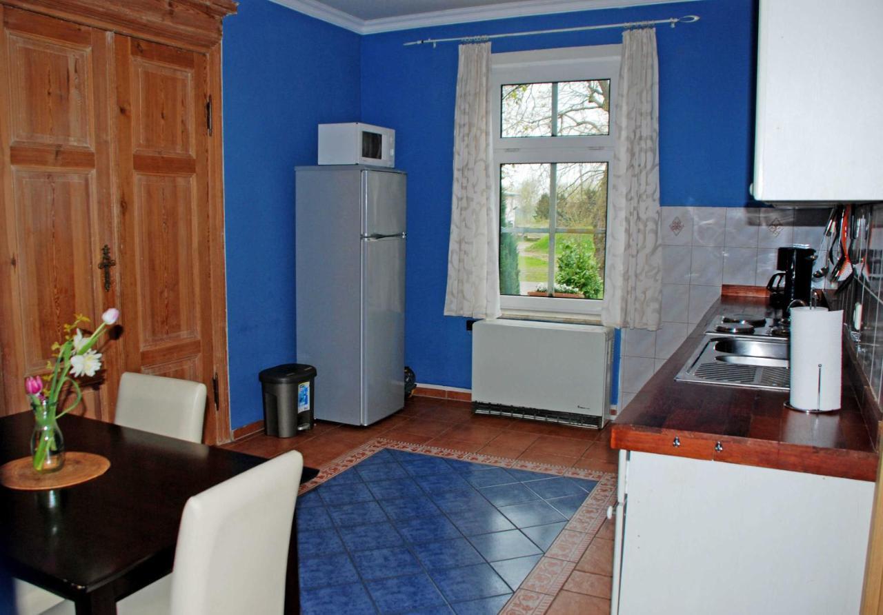 Ferienwohnungen Im Gutshaus Gnies ภายนอก รูปภาพ