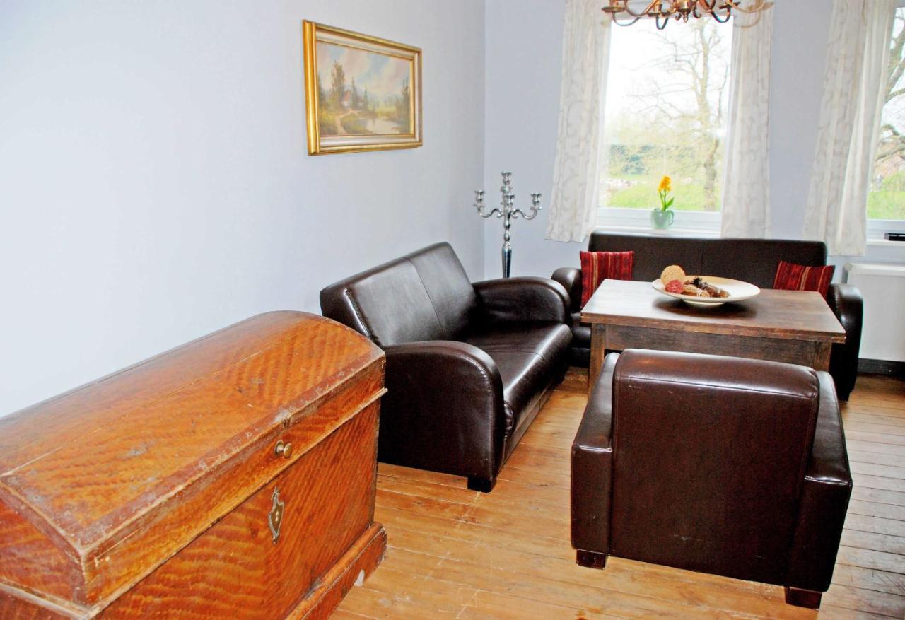 Ferienwohnungen Im Gutshaus Gnies ภายนอก รูปภาพ