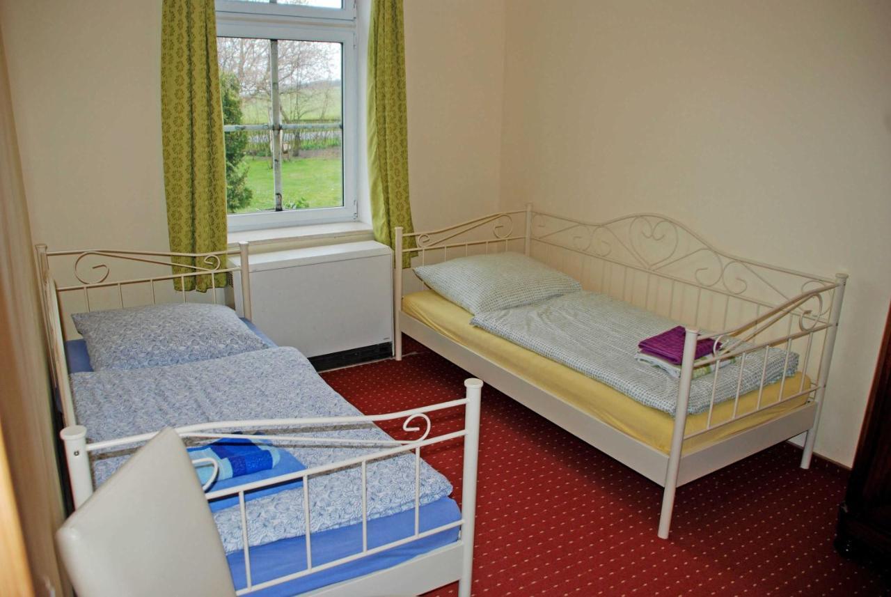 Ferienwohnungen Im Gutshaus Gnies ภายนอก รูปภาพ