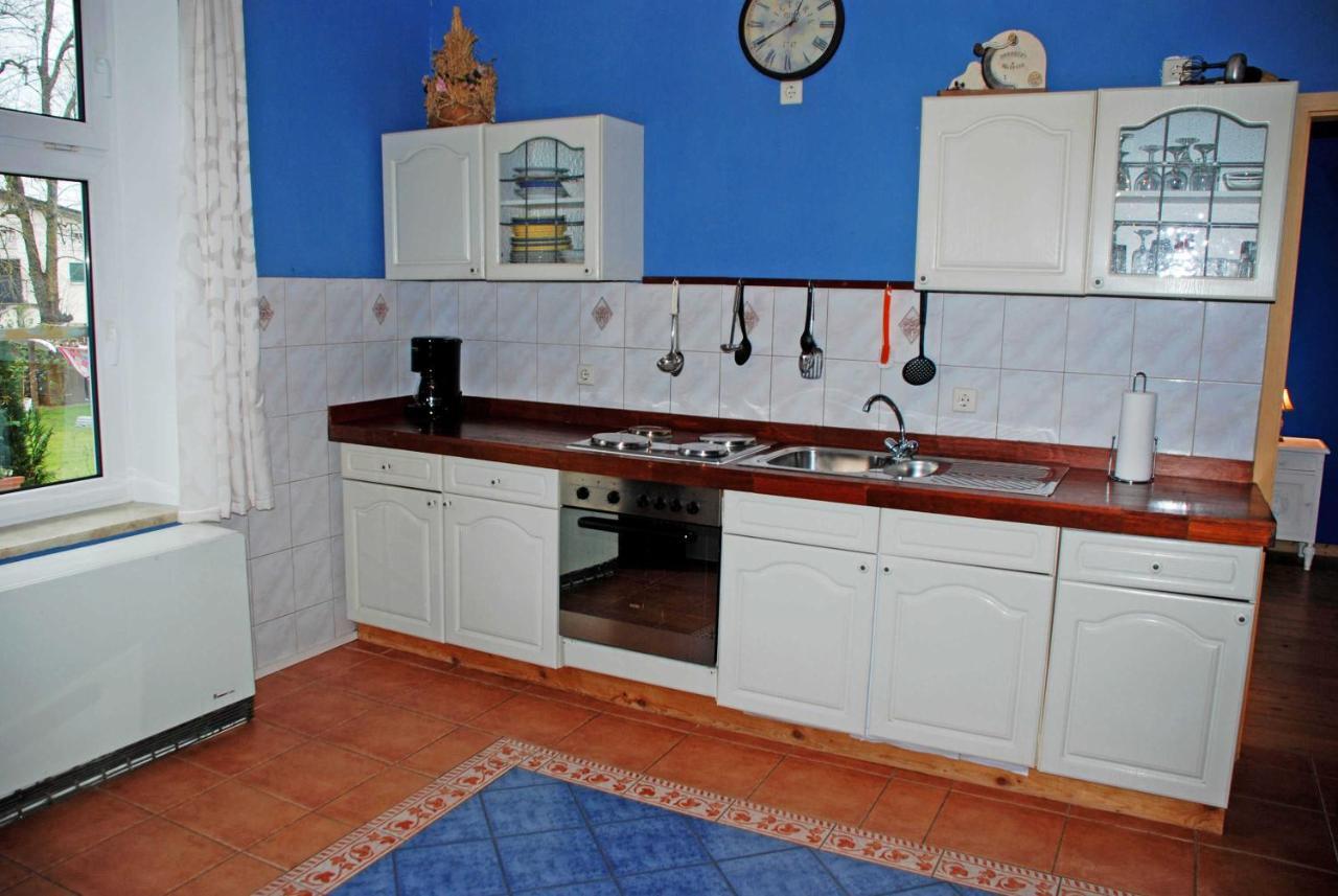 Ferienwohnungen Im Gutshaus Gnies ภายนอก รูปภาพ