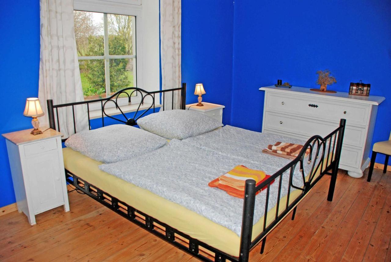 Ferienwohnungen Im Gutshaus Gnies ภายนอก รูปภาพ