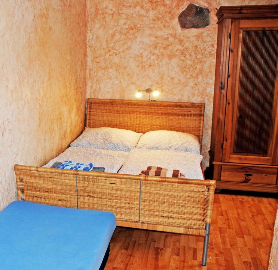 Ferienwohnungen Im Gutshaus Gnies ภายนอก รูปภาพ