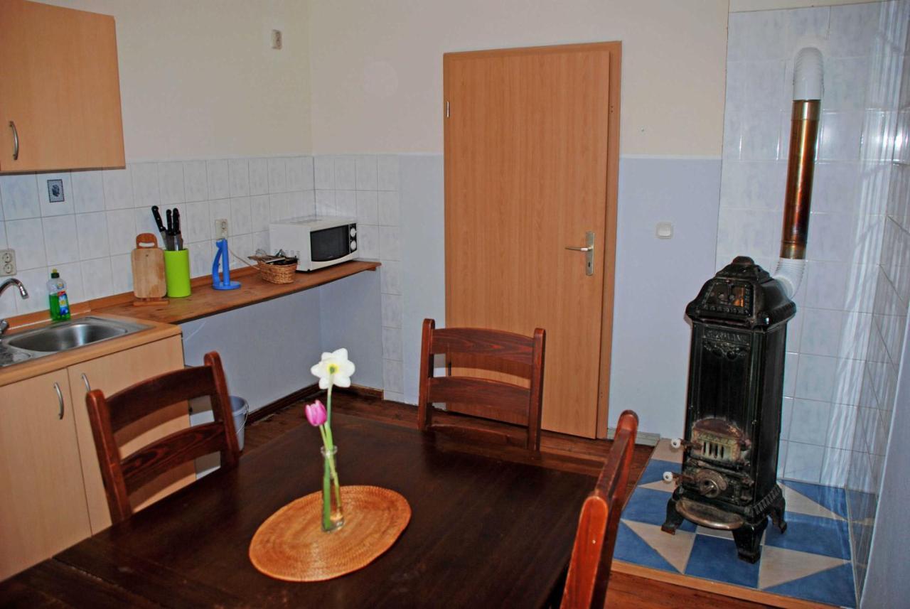 Ferienwohnungen Im Gutshaus Gnies ภายนอก รูปภาพ