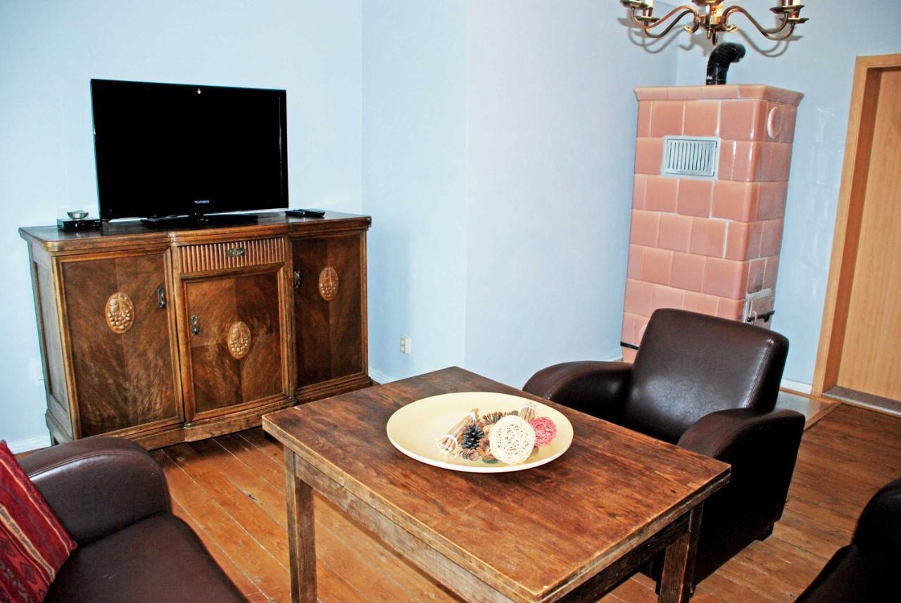 Ferienwohnungen Im Gutshaus Gnies ภายนอก รูปภาพ