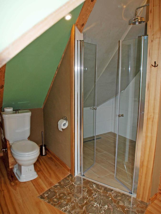 Ferienwohnungen Im Gutshaus Gnies ภายนอก รูปภาพ