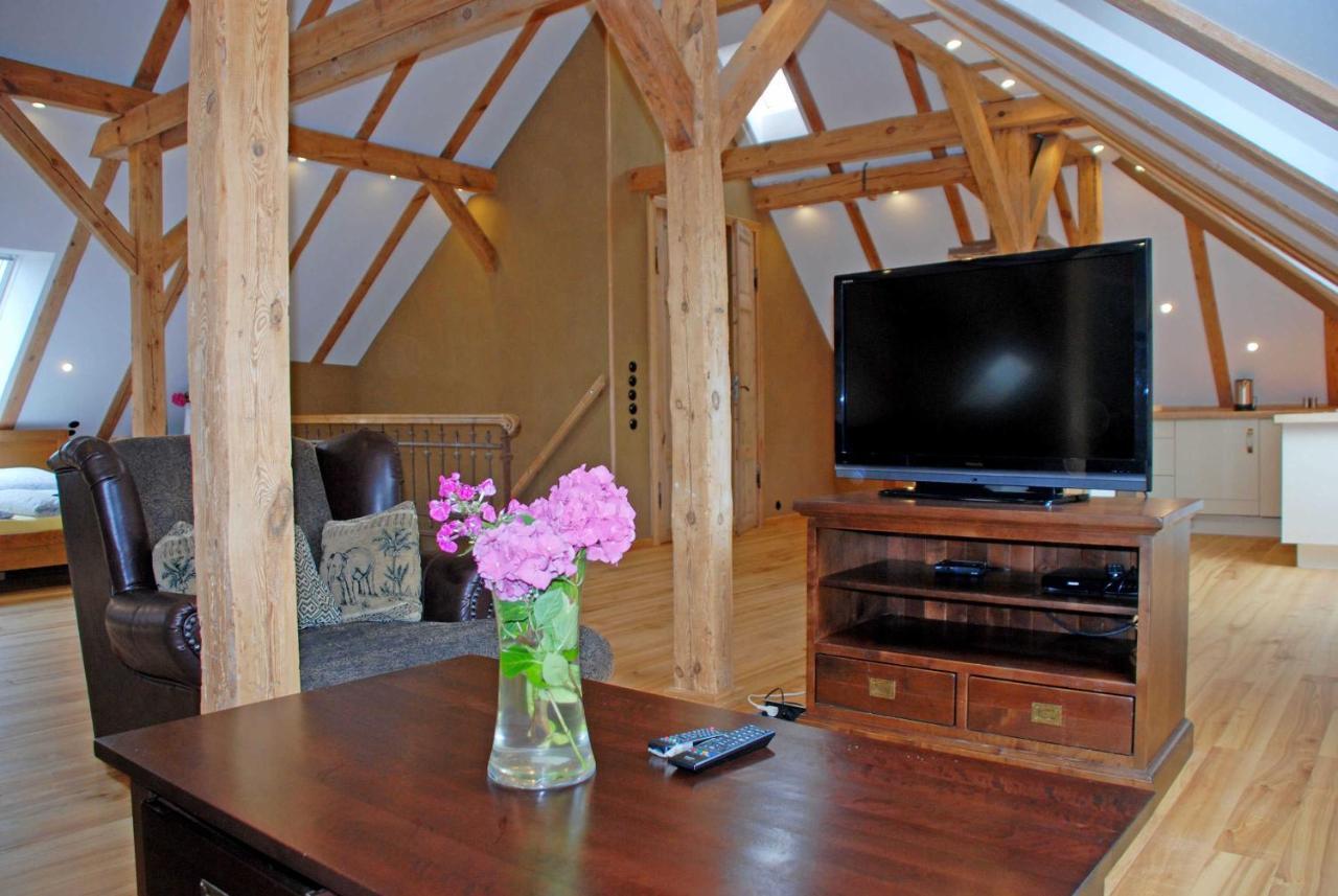 Ferienwohnungen Im Gutshaus Gnies ภายนอก รูปภาพ